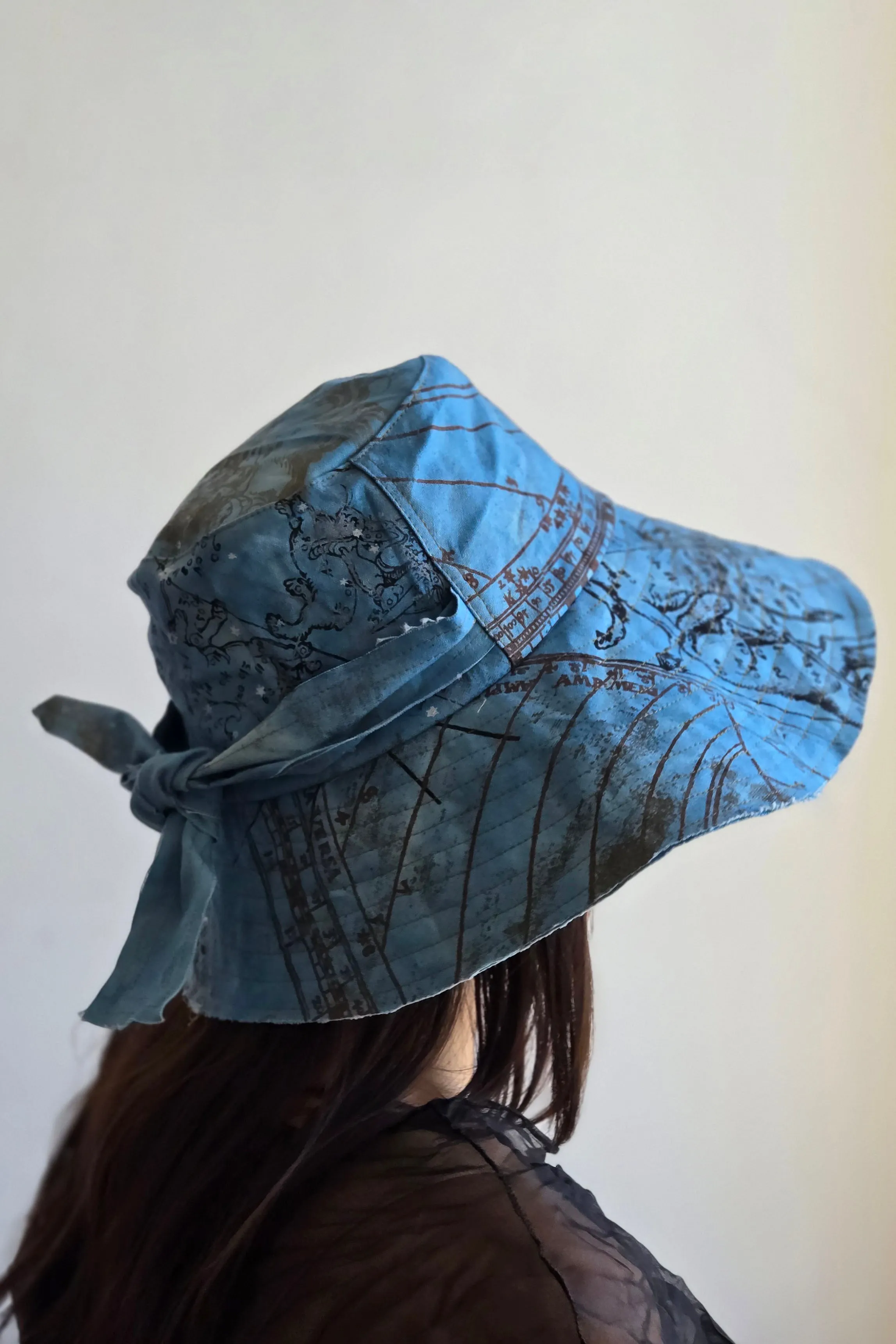 Brighton Hat w/ Tile  Print - White, Blue, & Gold