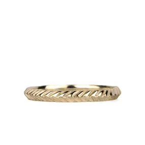 Herringbone Thin Band in Yellow Gold